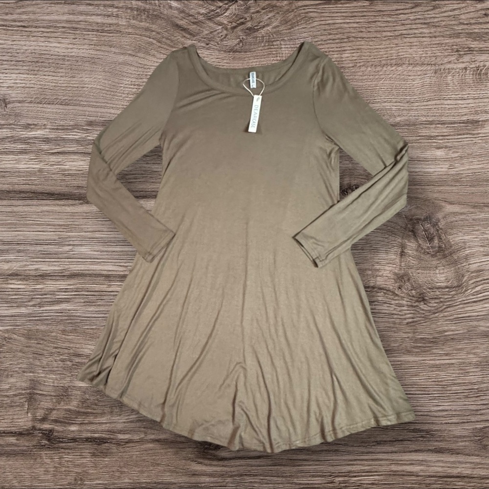 NWT Dearcase Women’s Long‎ Sleeve Tan Stretchy Dress Size Large